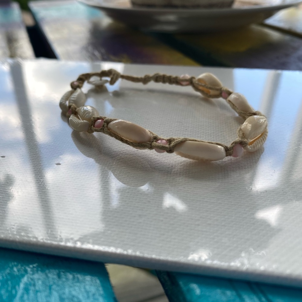 Puka Shell Bracelet. - Picture 2 of 2